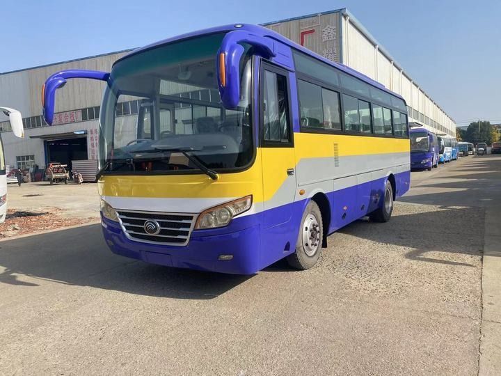 7m 35 zitplaats voormotor gebruikte bus LHD stuurpositie en maximale snelheid 71-90 km/h