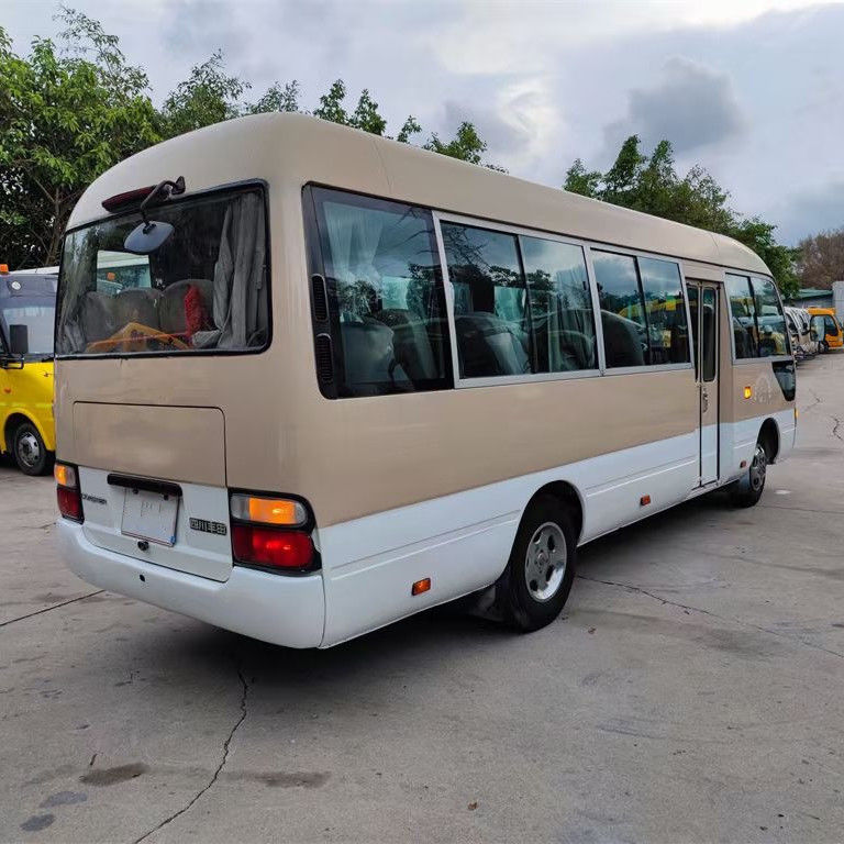 Max Power 113/5200kw Toyota Minibus Benzine en dieselmotor 29 zitplaatsen Gebruikte achtbaanbus