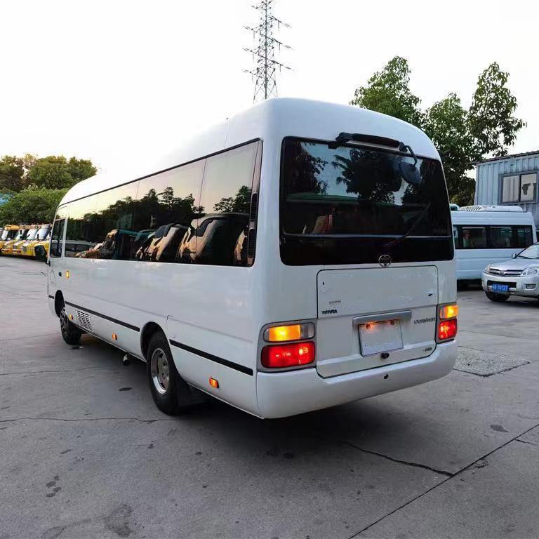 Max Power 113/5200kw Toyota Minibus Benzine en dieselmotor 29 zitplaatsen Gebruikte achtbaanbus
