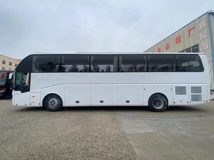 Gebruikte 12m luxe dieselturistenbus met 55 zitplaatsen en max. koppel 1460N.m