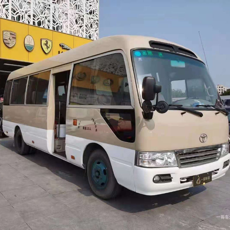 Toyota Coaster Diesel 30 zitplaatsen bus met handgeschakelde versnellingsbak en maximale snelheid van 120 km/u