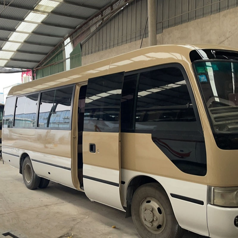 Toyota Coaster Diesel 30 zitplaatsen bus met handgeschakelde versnellingsbak en maximale snelheid van 120 km/u