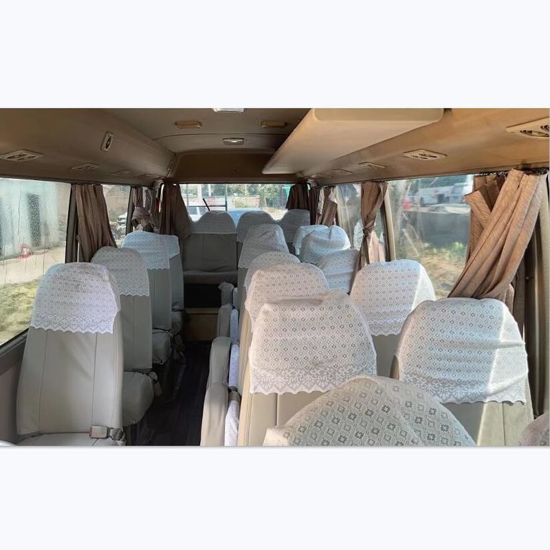 30 zitplaatsen TOYOTA Coaster Bus met 4 cilinders in lijn motor in uitstekende staat