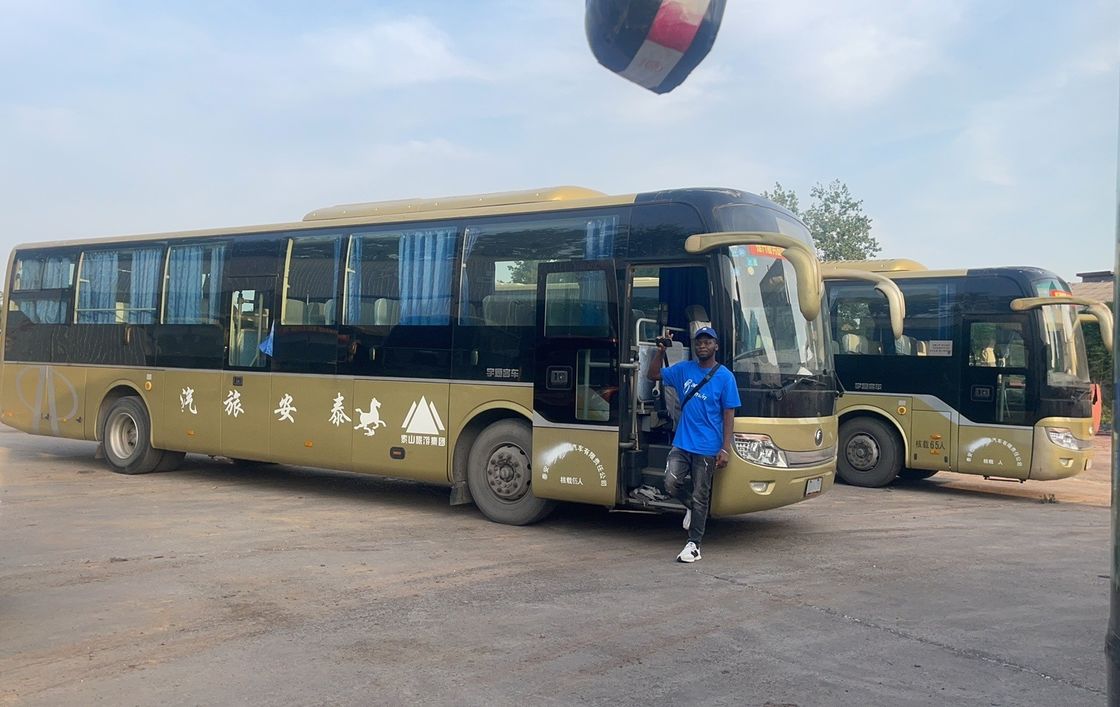Voorraad van 65 zitplaatsen LHD-tourbussen met Euro 3-emissiestandaard en bladveervering