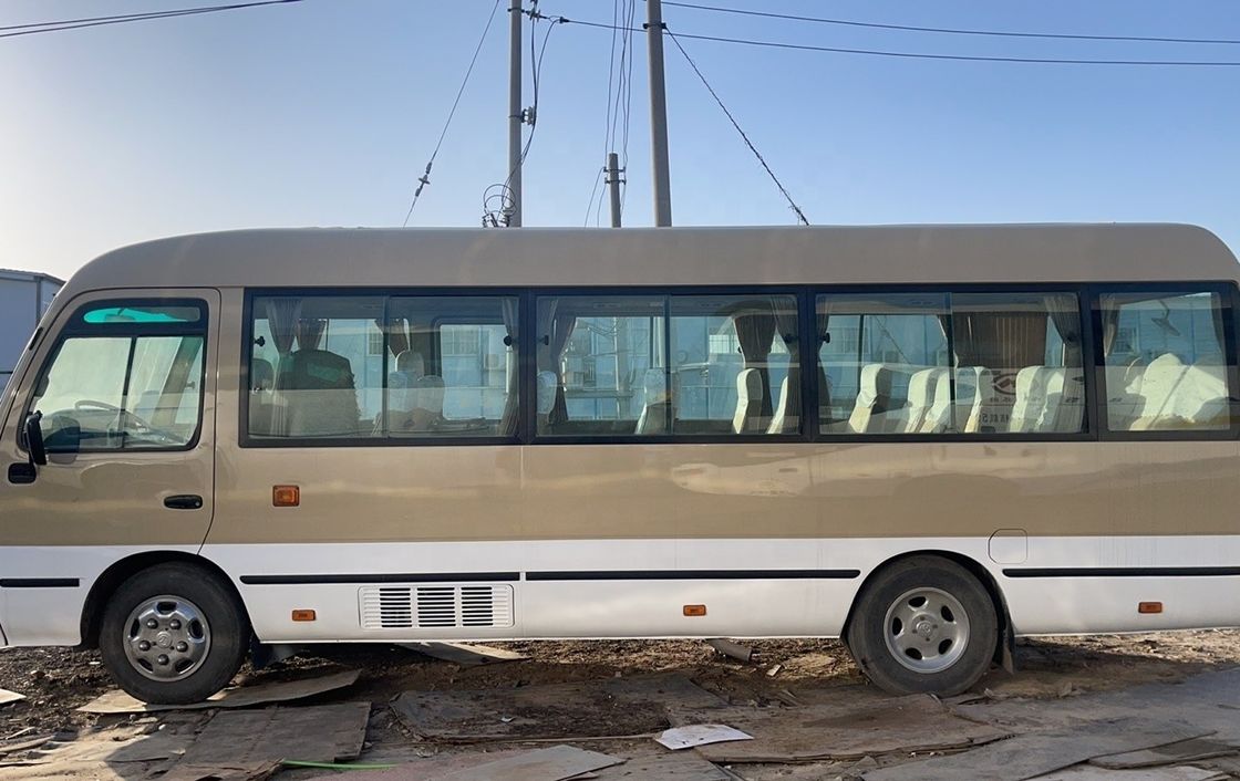 Gebruikte 30 zitplaatsen Toyota Coaster kleine passagiersbus met airconditioning Voor Afrika markt