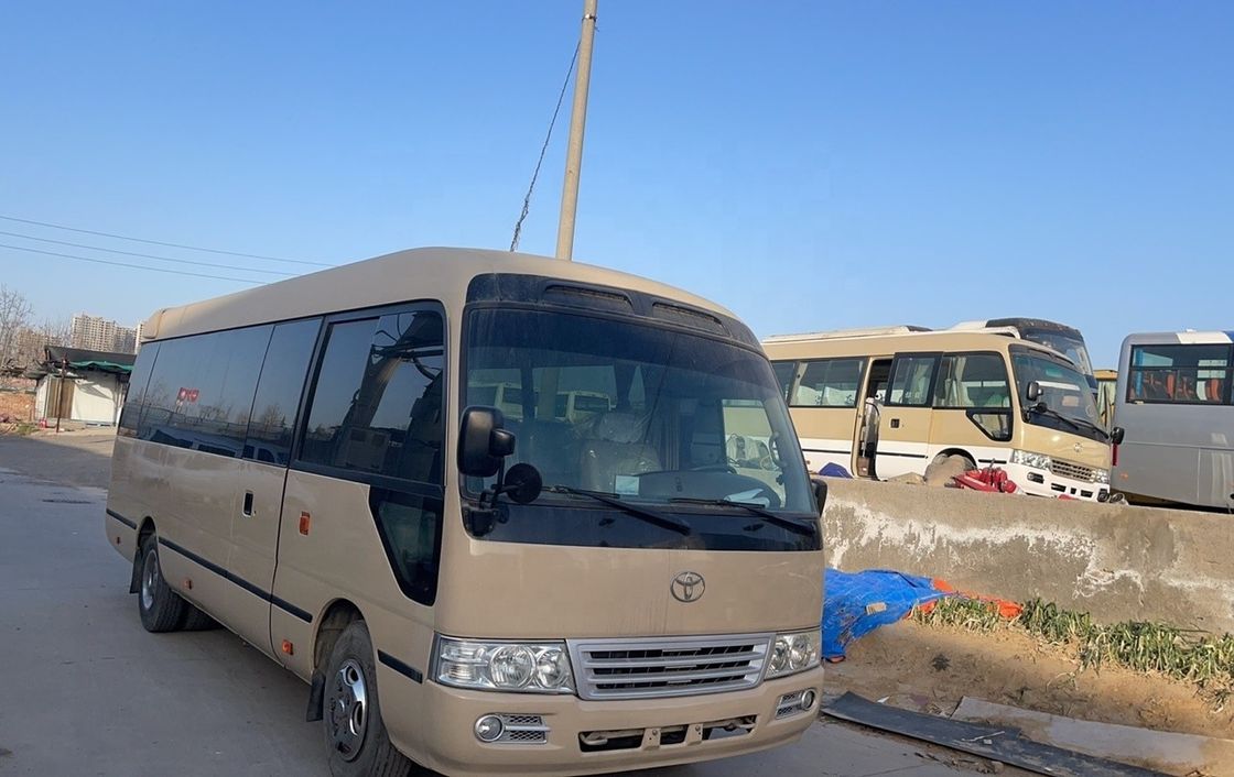 Gebruikte 30 zitplaatsen Toyota Coaster kleine passagiersbus met airconditioning Voor Afrika markt