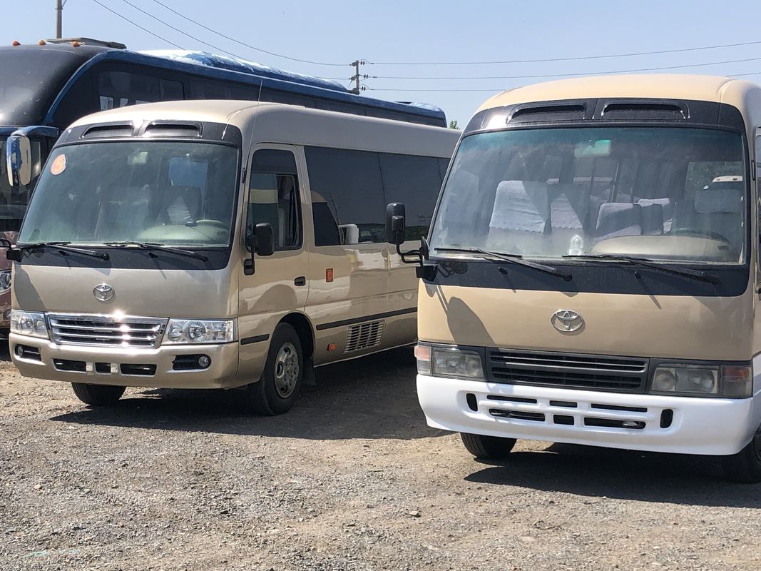 Gebruikte dieselmotor 30 zitplaatsen Toyota Coaster Bus in goede staat Manuele transmissie type
