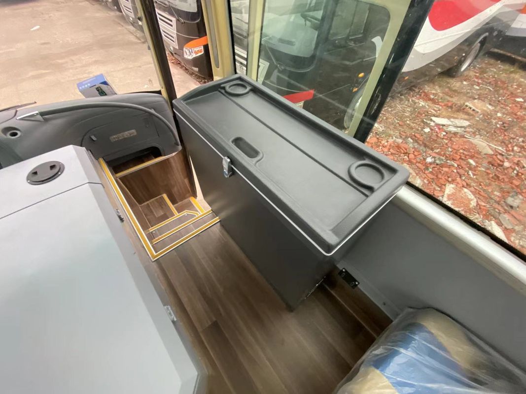 Gebruikte diesel 57 passagiersbus met handgeschakeld type en in goede staat