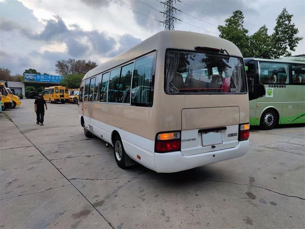 15B-FT motor 29 zitplaatsen Toyota Coaster Bus met goede prestaties en handgeschakelde transmissie