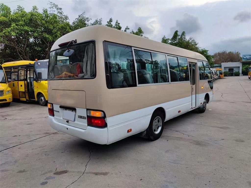 15B-FT motor 29 zitplaatsen Toyota Coaster Bus met goede prestaties en handgeschakelde transmissie
