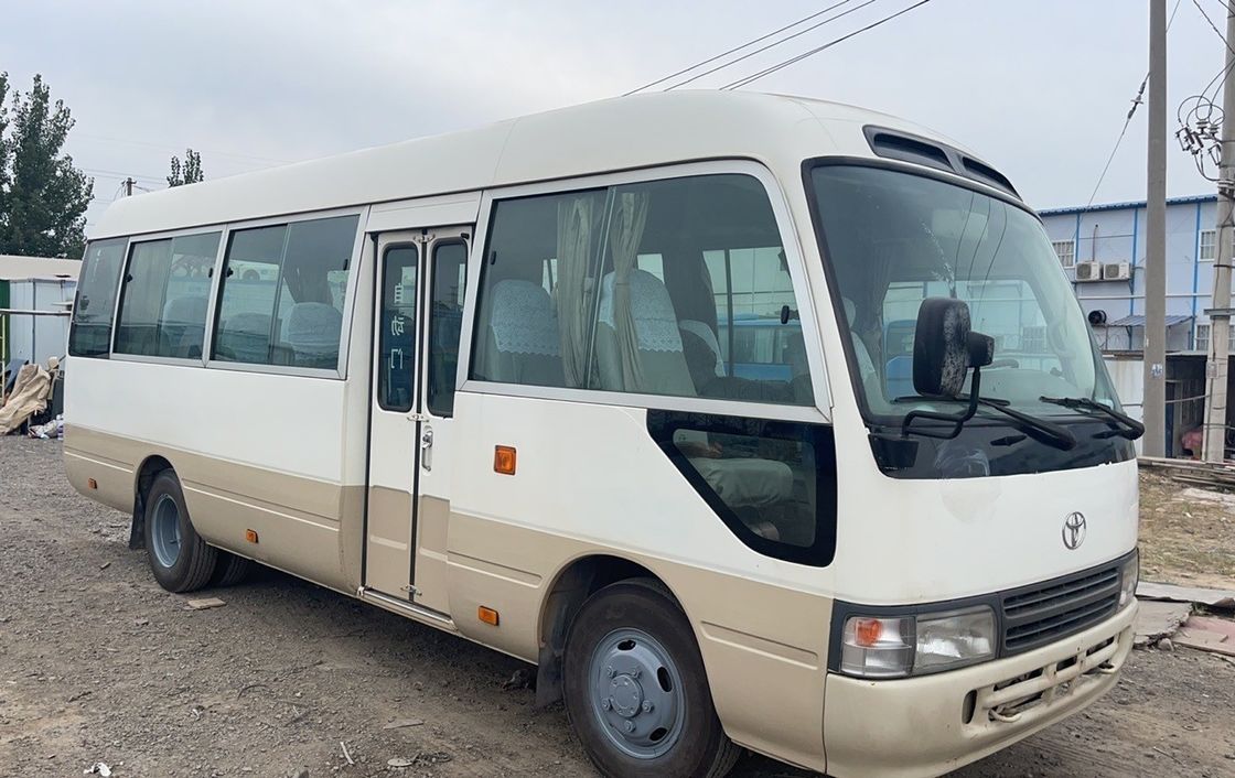 2015 Goede staat 30 zitplaatsen Diesel Type Gebruikte Coaster Bus V6 4.0 6GR 2.7L VVT-I Motor