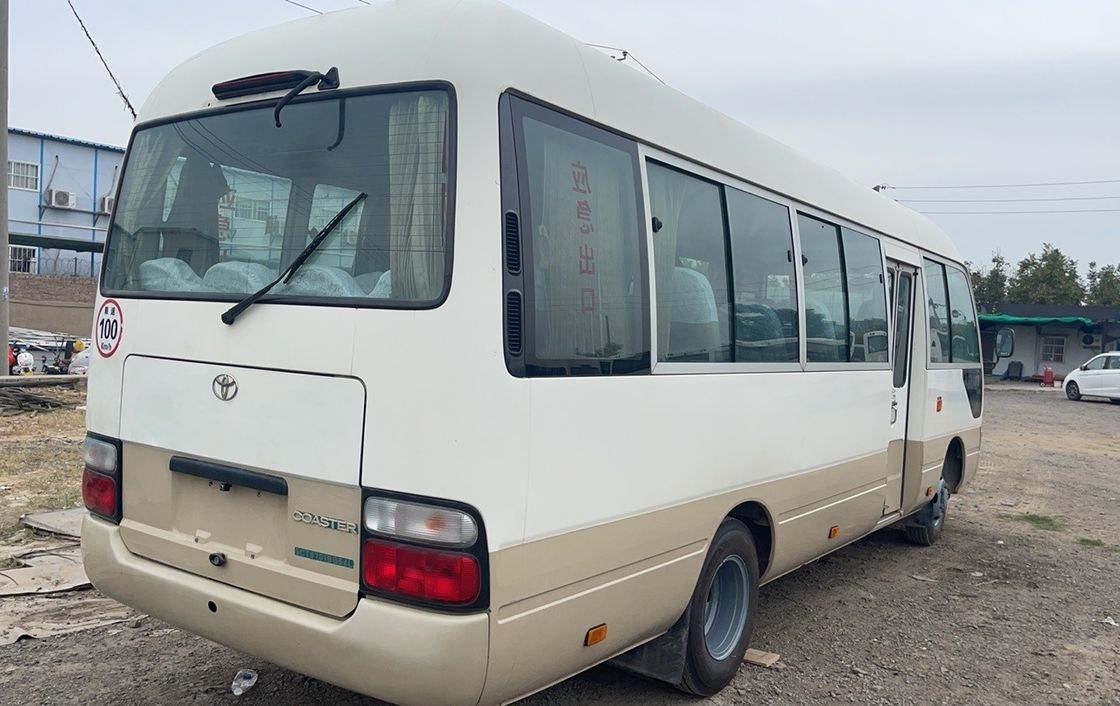2015 Goede staat 30 zitplaatsen Diesel Type Gebruikte Coaster Bus V6 4.0 6GR 2.7L VVT-I Motor