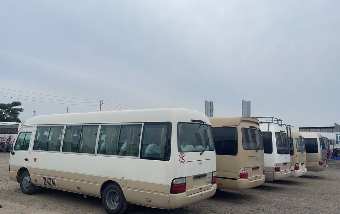 2015 Goede staat 30 zitplaatsen Diesel Type Gebruikte Coaster Bus V6 4.0 6GR 2.7L VVT-I Motor