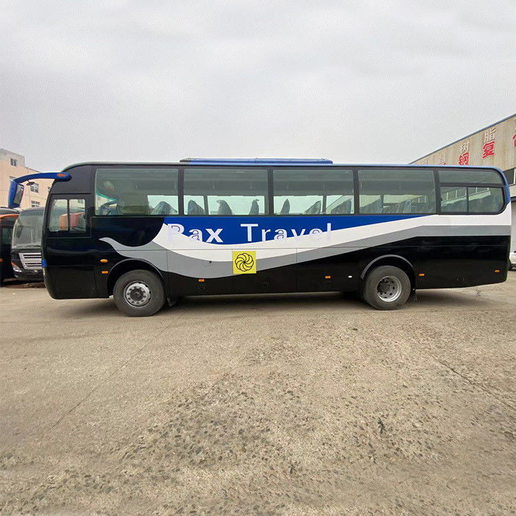 Vernieuwde luxe passagiersbusbus met 57 zitplaatsen voor groot vervoer LHD-aandrijving