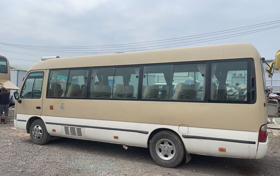 Gebruikte Toyo Ta Coaster 30 zitplaatsen bus met 6-8L motorcapaciteit en maximaal vermogen 113/5200kw