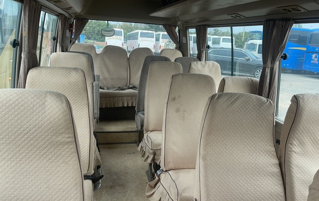 Gebruikte Toyo Ta Coaster 30 zitplaatsen bus met 6-8L motorcapaciteit en maximaal vermogen 113/5200kw