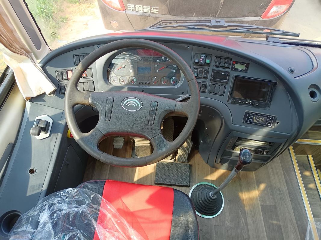 Gebruikte Yu tong 53 zitplaatsen Dieselbussen in Ghana Luxe bussen met airconditioning Uitgerust en aanbod