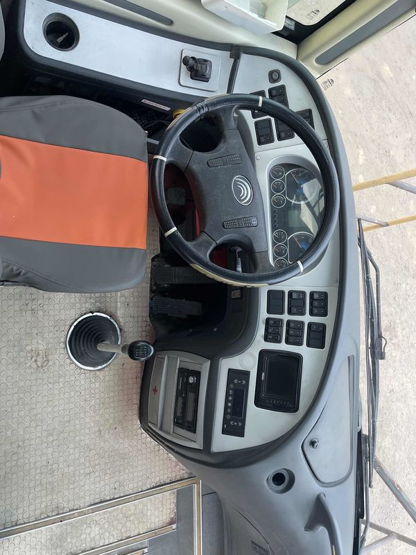 Tweedehands bus betaalbare Yu Tong bus met goede airconditioning en schuifvenster naar Afrika