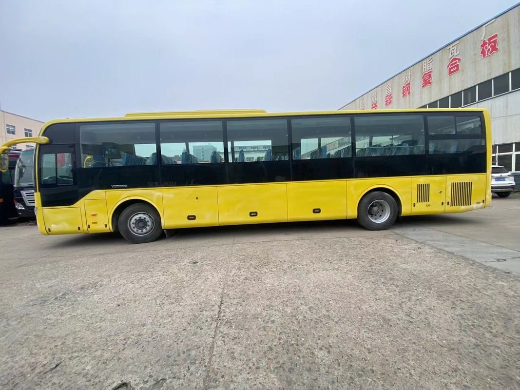70 zitplaatsen gebruikte luxe busbus met dieselbrandstof en 6 8L motorcapaciteit