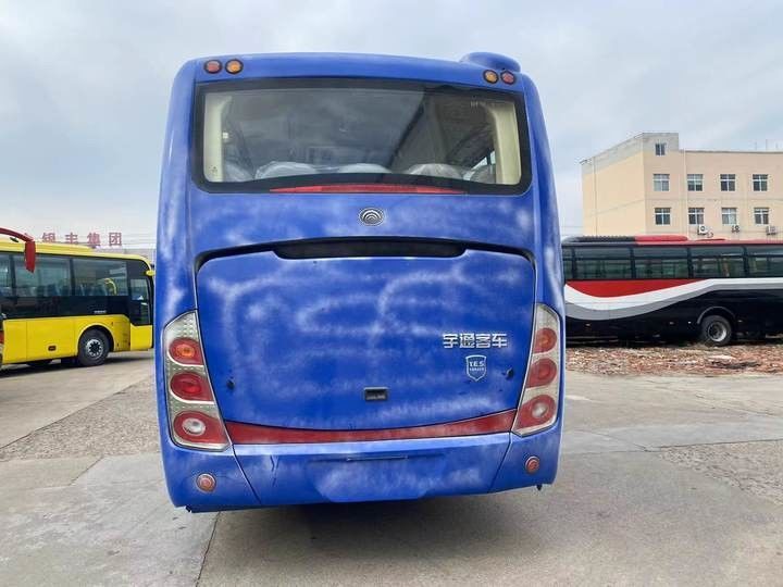 35 zitplaatsen Gebruikte bus Bus linksrijden Dieselmotor Yuchai Motor 8995*2490*3490mm