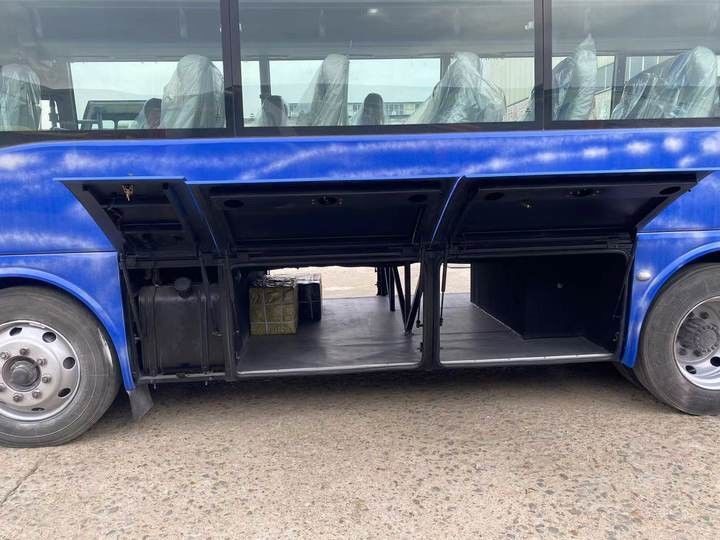 35 zitplaatsen Gebruikte bus Bus linksrijden Dieselmotor Yuchai Motor 8995*2490*3490mm