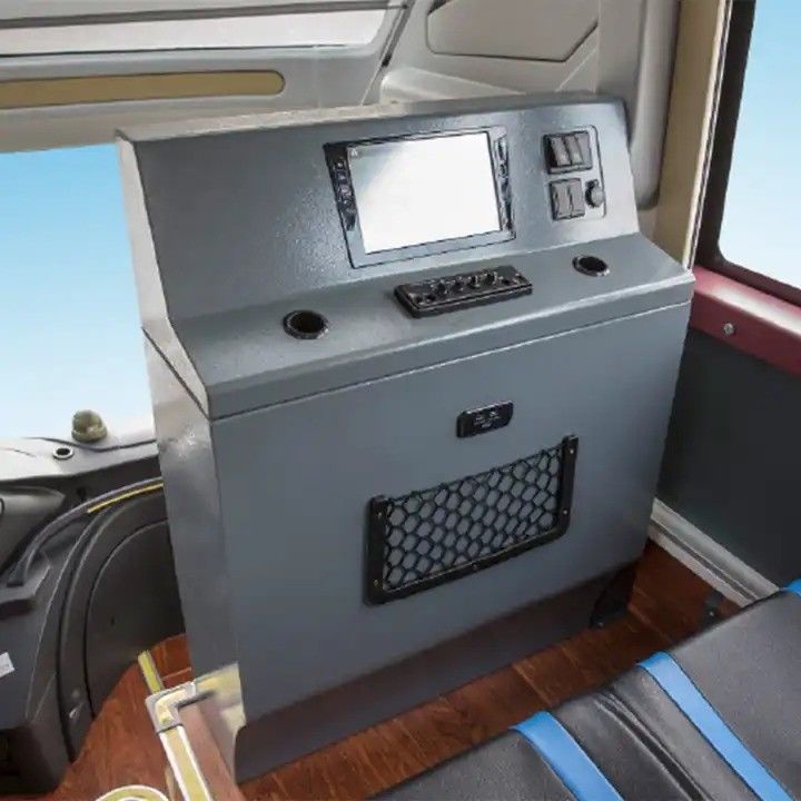 Luxe dieselautobus 50 zitplaatsen Passagiersbus Busbus met LHD-aandrijving en motorcapaciteit 8L