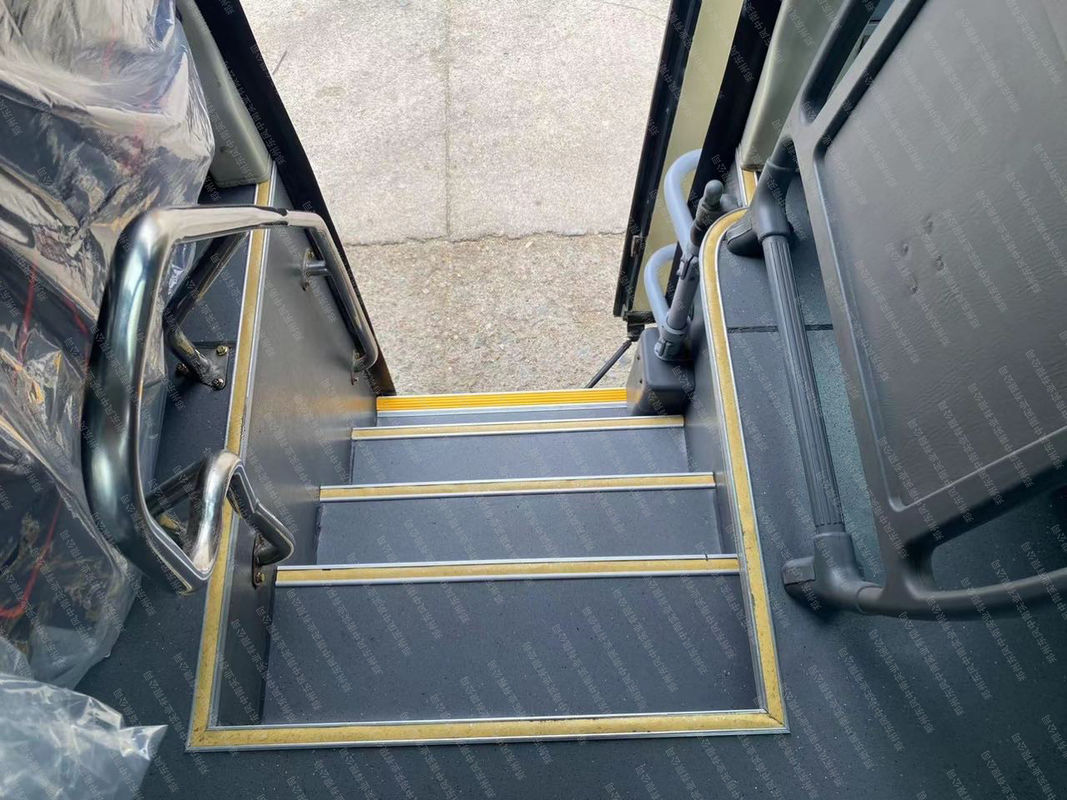 Gebruikte bussen gerenoveerd Youtong 55 zitplaatsen Coach Bus met interne toilet aandrijving Type LHD