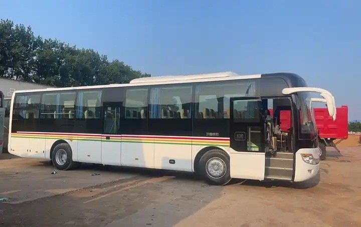 Hoogwaardig gerenoveerde 50 zitplaatsen gebruikte bus met Euro 3 emissie standaard en voormotor