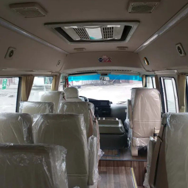 30 zitplaatsen Coach Coaster Bus Gebruikte Toyota Originele gerenoveerd om aan het verzoek van de klant te voldoen