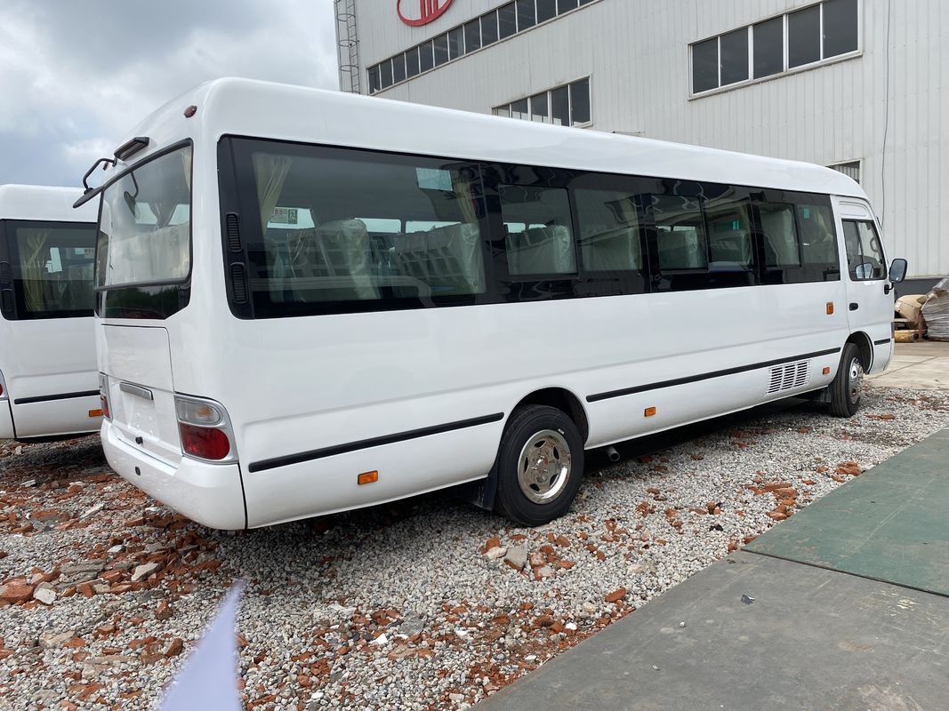 RHD Toyota 30 zitplaatsen achtbaanbus met dieselbrandstoftype en 4 6L motorcapaciteit