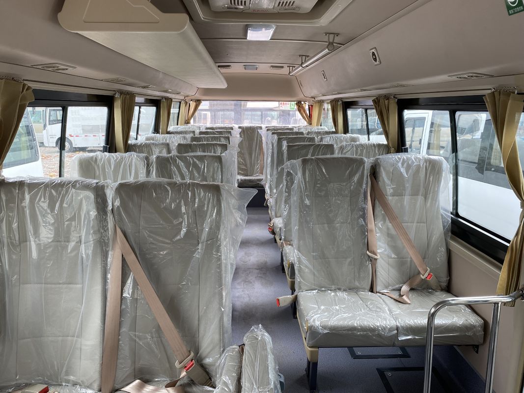 RHD Toyota 30 zitplaatsen achtbaanbus met dieselbrandstoftype en 4 6L motorcapaciteit