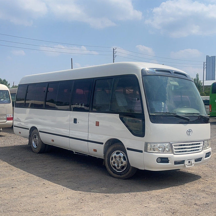 Ontwerp 30 zitplaatsen Toyo Ta Coaster Bus met 4L motorcapaciteit en 113/5200kw Max Power