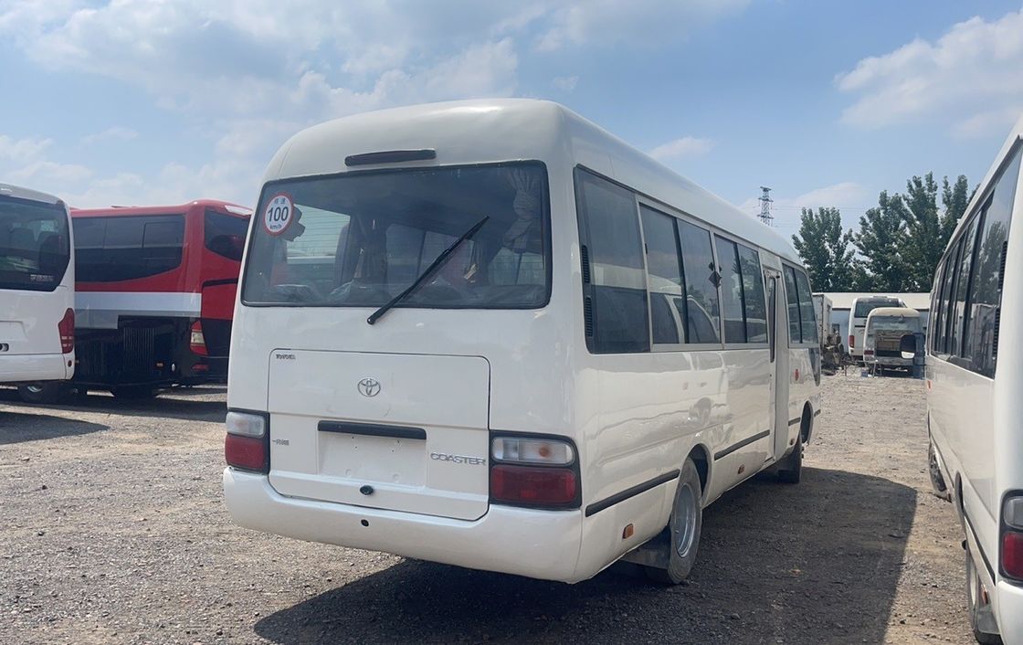 30 zitplaatsen Toyo ta Coaster Bus met 9.00R20 banden en comfortabele zitplaatsen