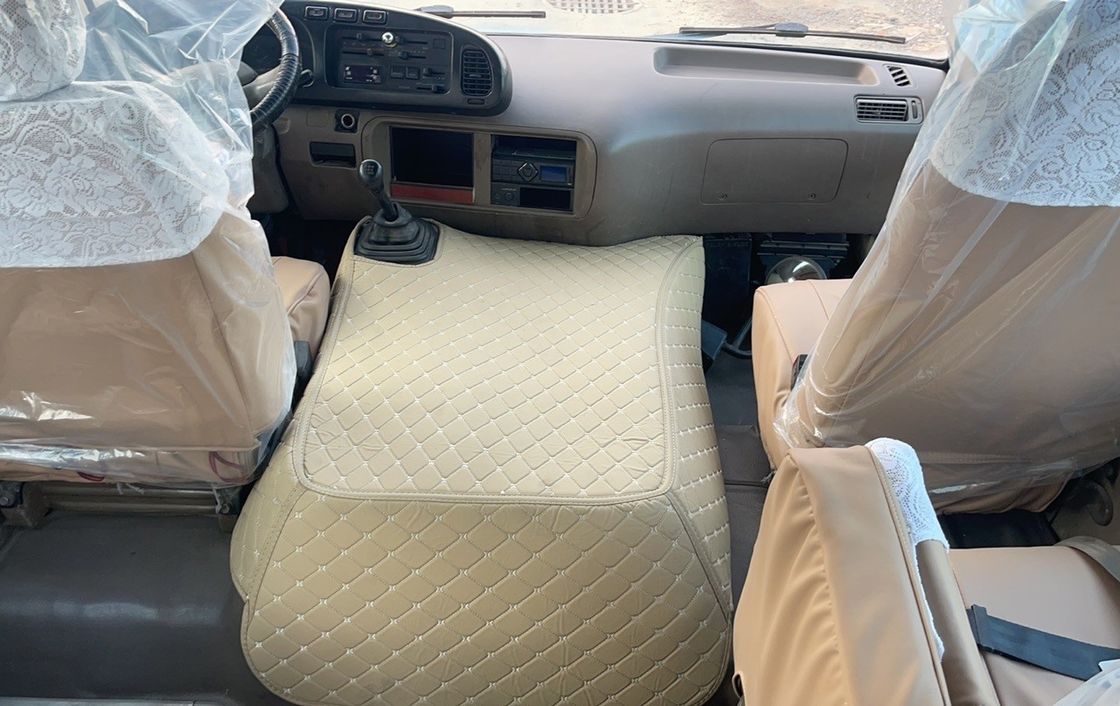 Klantvereiste 2019 Toyota Coaster Bus met 25 zitplaatsen en LHD Diesel