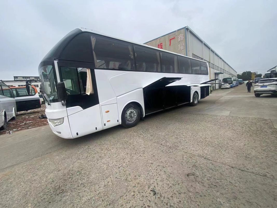 Neem een bus van 6122 50-65 zitplaatsen met badkamers 18000kg