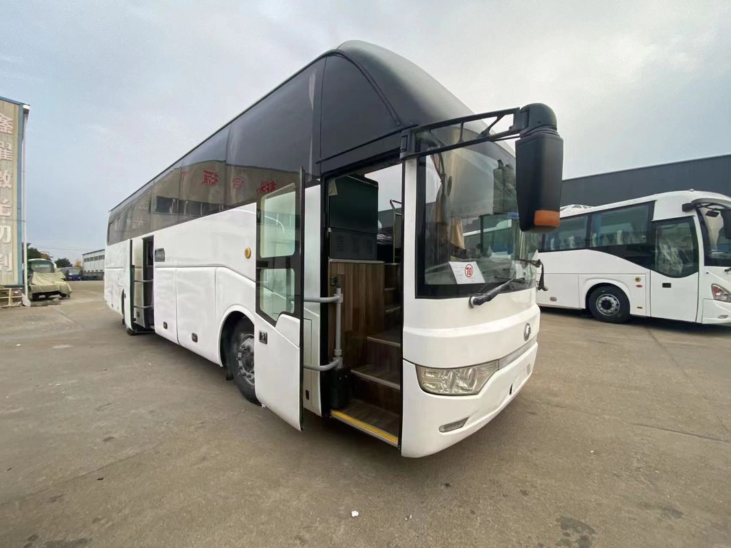 Neem een bus van 6122 50-65 zitplaatsen met badkamers 18000kg