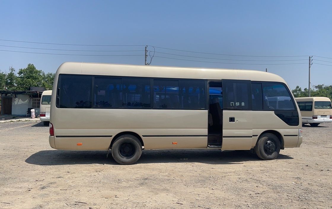 Gebruikte Toyota Coaster 2020 Diesel LHD Bus Euro 3 Emission Standard 9.00R20 band 25 zitplaatsen