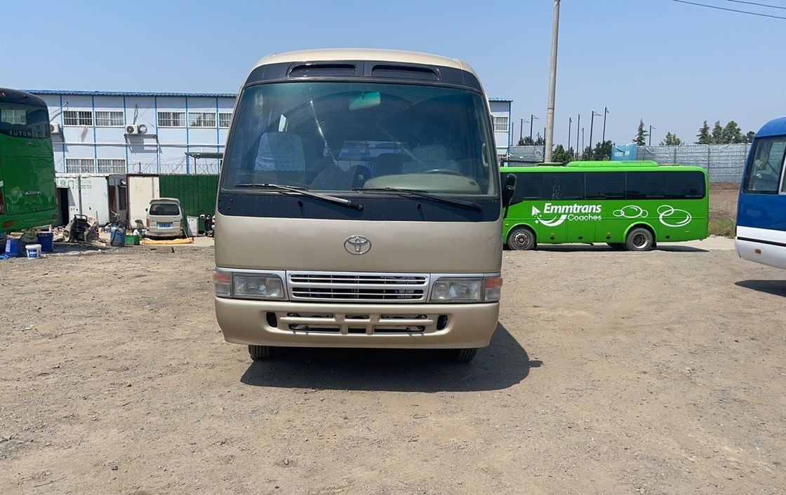 Gebruikte Toyota Coaster 2020 Diesel LHD Bus Euro 3 Emission Standard 9.00R20 band 25 zitplaatsen