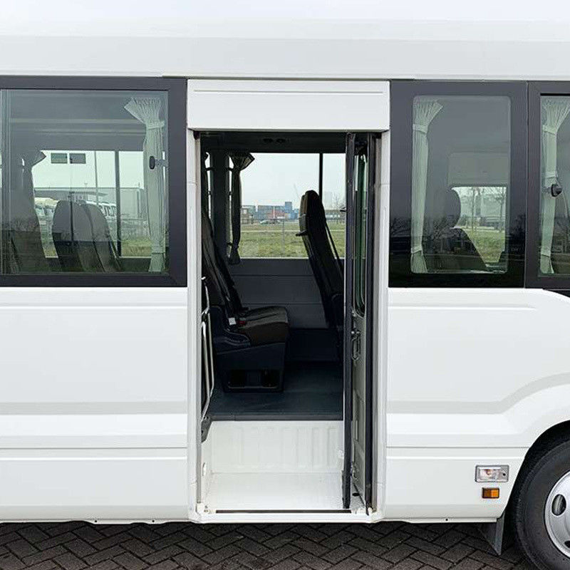 30 zitplaatsen Gebruikte bus met dieselmotor en 2.7m3 bagageruimte