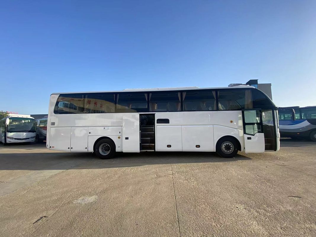 Comfortabele busbus met 65 zitplaatsen met 6 8L motorcapaciteit en bladveervering