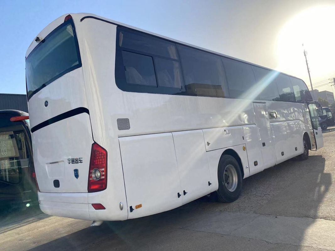 Comfortabele busbus met 65 zitplaatsen met 6 8L motorcapaciteit en bladveervering