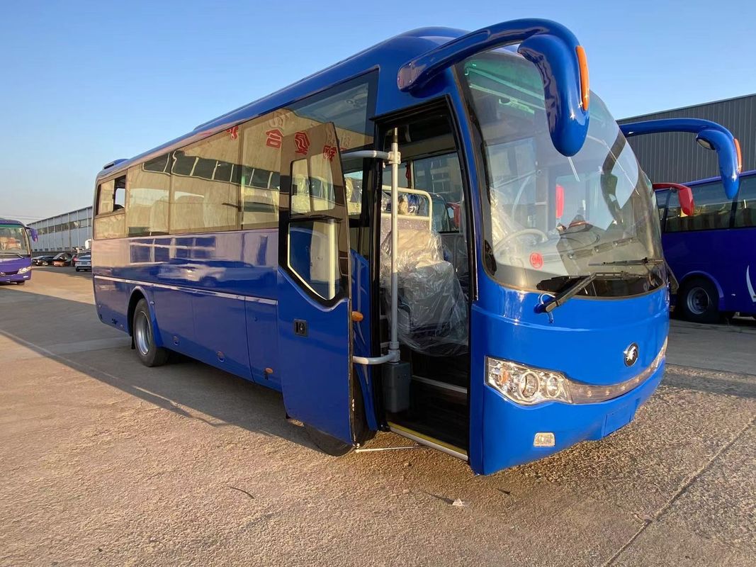 Verkoop 40 zitplaatsen Gebruikte bus met Euro 3 emissie norm en 6-8L motorcapaciteit