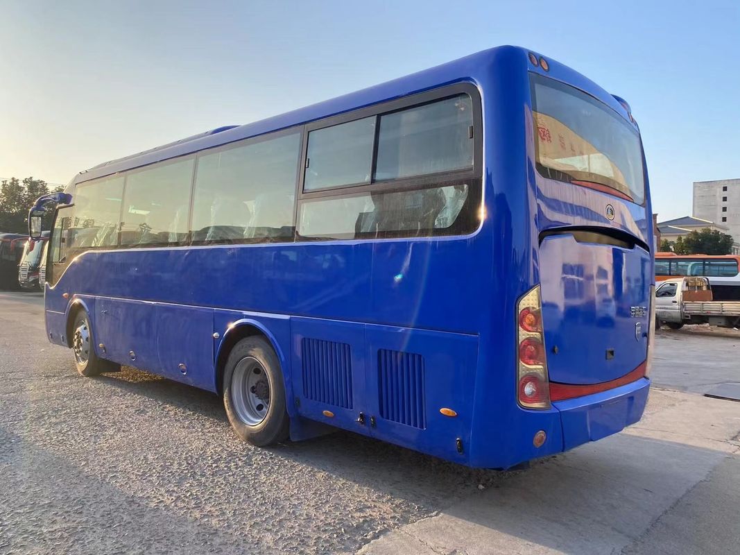 Verkoop 40 zitplaatsen Gebruikte bus met Euro 3 emissie norm en 6-8L motorcapaciteit