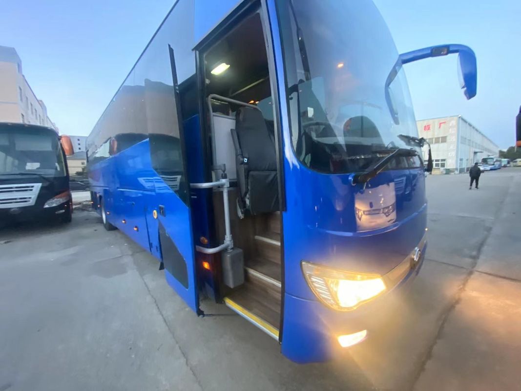 Verkoop 40 zitplaatsen Gebruikte bus met Euro 3 emissie norm en 6-8L motorcapaciteit
