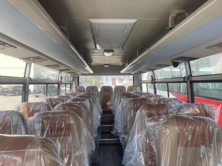 Gebruikte bussen voor lange afstanden met banden van 8,25R20 en een motorcapaciteit van 4-6 liter