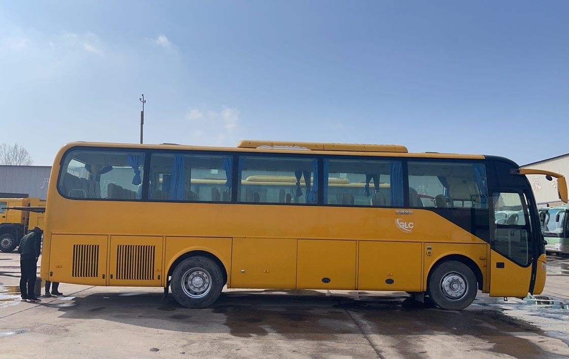 Gebruikte achtermotor Gele schoolgroep Toerbussen Motorcapaciteit 8L Brandstof type Diesel