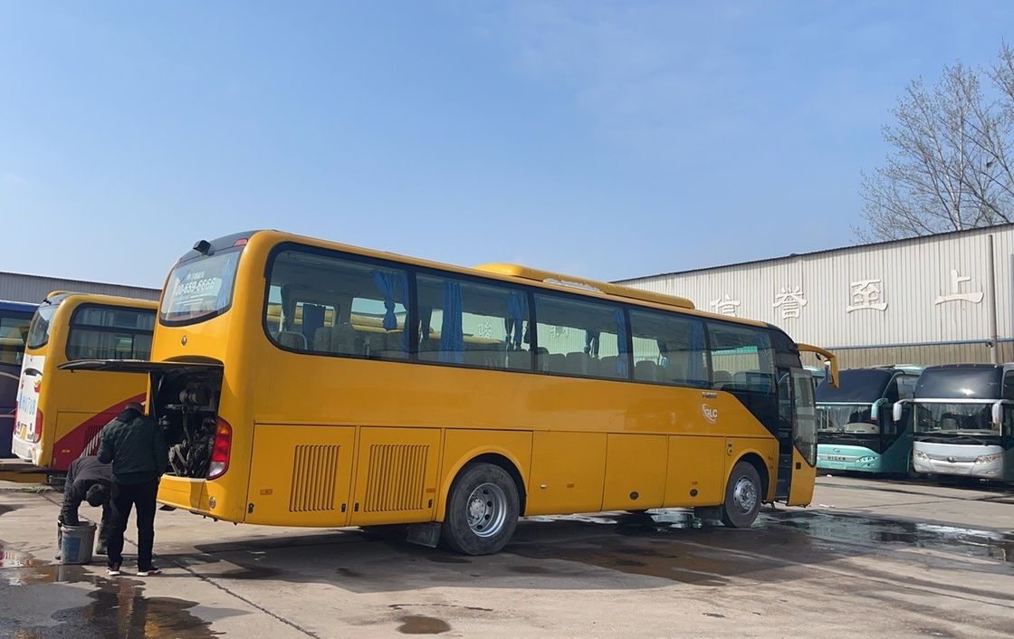 Gebruikte achtermotor Gele schoolgroep Toerbussen Motorcapaciteit 8L Brandstof type Diesel