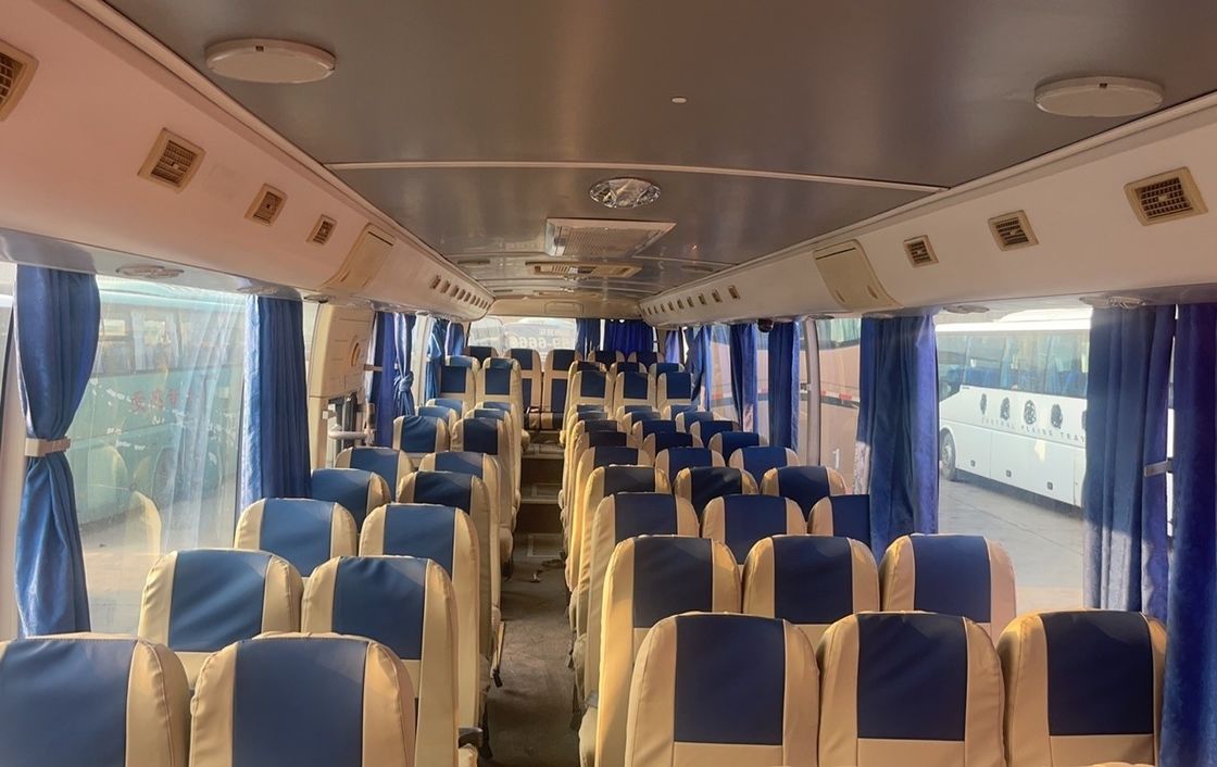 Youtong Gebruikte Bus 60 zitplaatsen Coach Bus met dieselmotor en 11R22.5 banden in goede staat