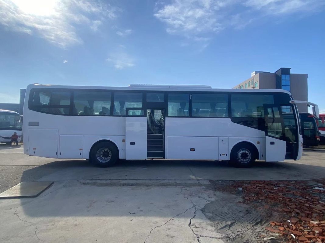 Maximale snelheid 100 km/u Gebruikte Youtong ZK6122 Coach Bus met 55 zitplaatsen en intern toilet