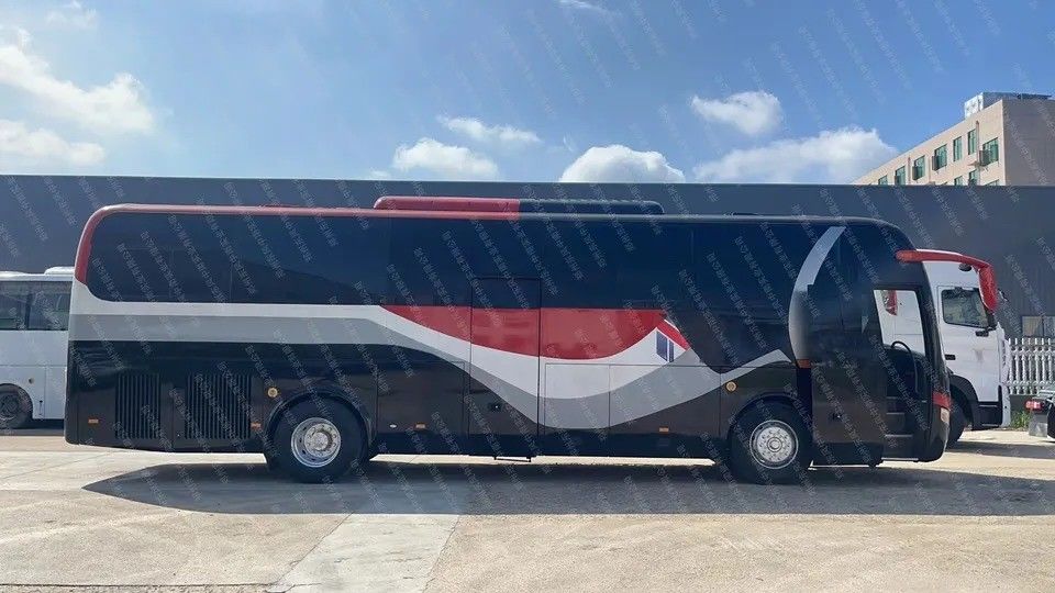 50 zitplaatsen gebruikte luxe passagiersbus Euro 3 emissie standaard handgeschakelde transmissie met 1